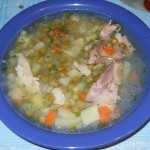 куриный суп с картофелем и зеленым горошком