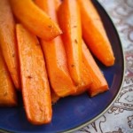 Сладкая запеченная морковь со специями