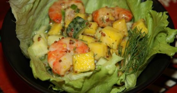 Новогодний салат из манго с креветками4