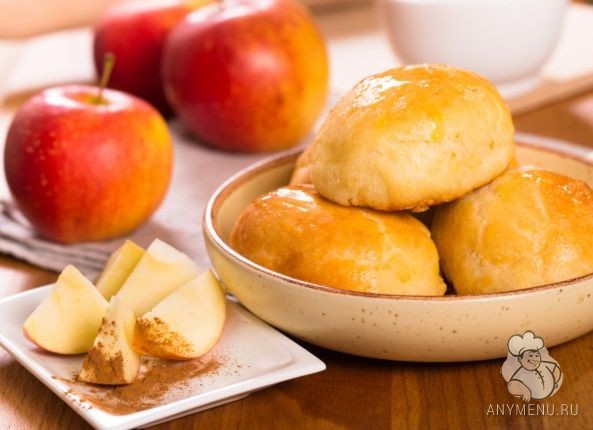 Дрожжевые пирожки с яблоками и корицей