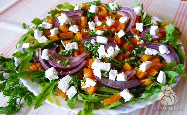 Салат с рукколой болгарским перцем и сыром Фета