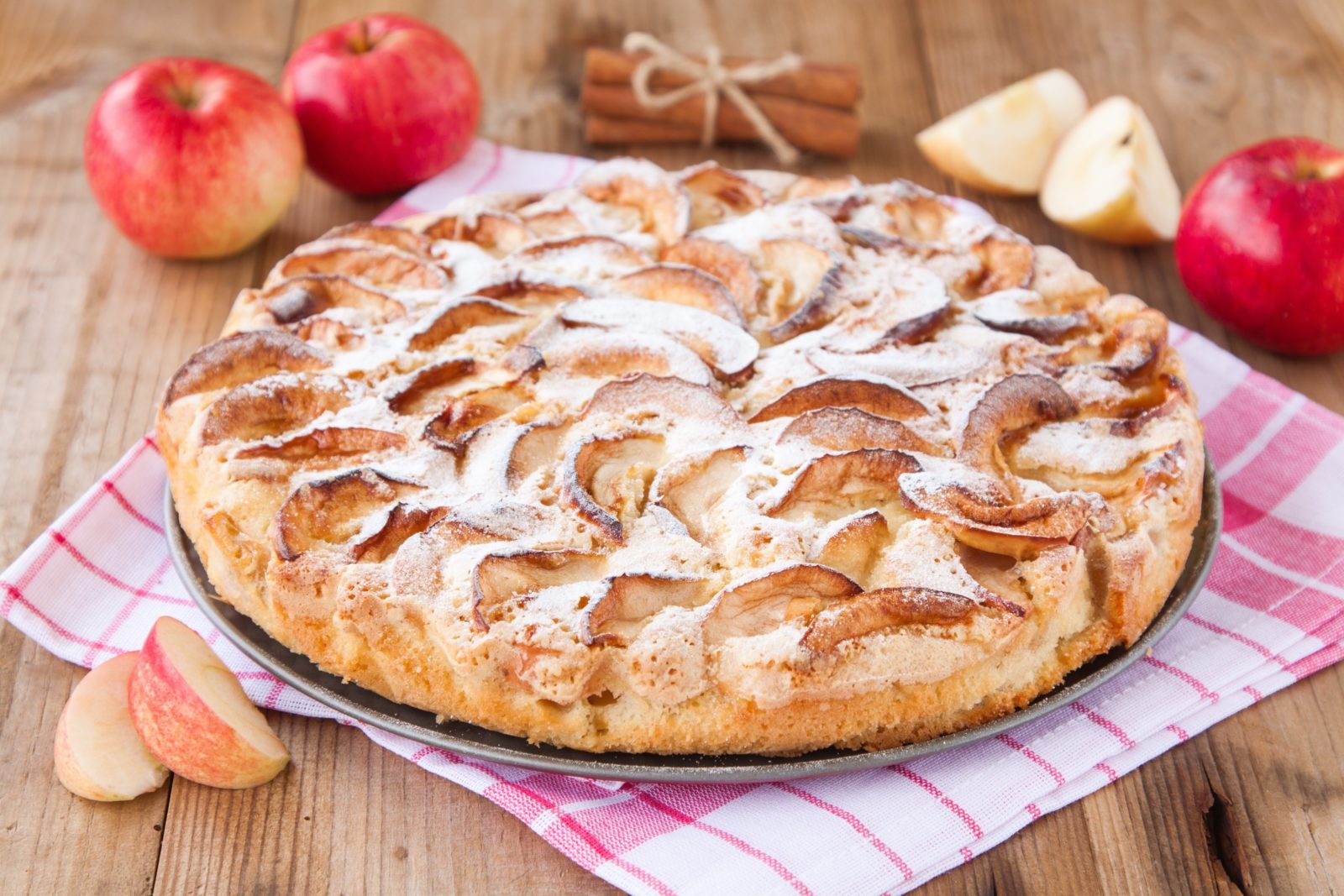 http://www.anymenu.ru/wp-content/uploads/2016/08/sharlotka-v-multivarke.jpg